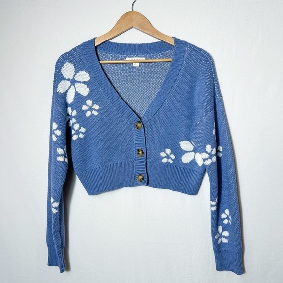 Aeropostale Sz. S Daisy mini cardigan in lavender with tortoise shell buttons - Picture 2 of 11